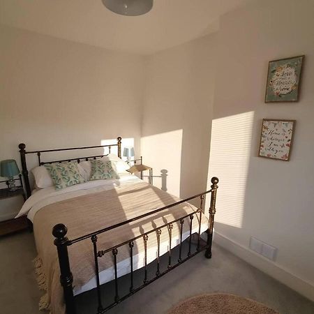 Modern 4-Bedroom Townhouse With Private Garden Abertillery Esterno foto