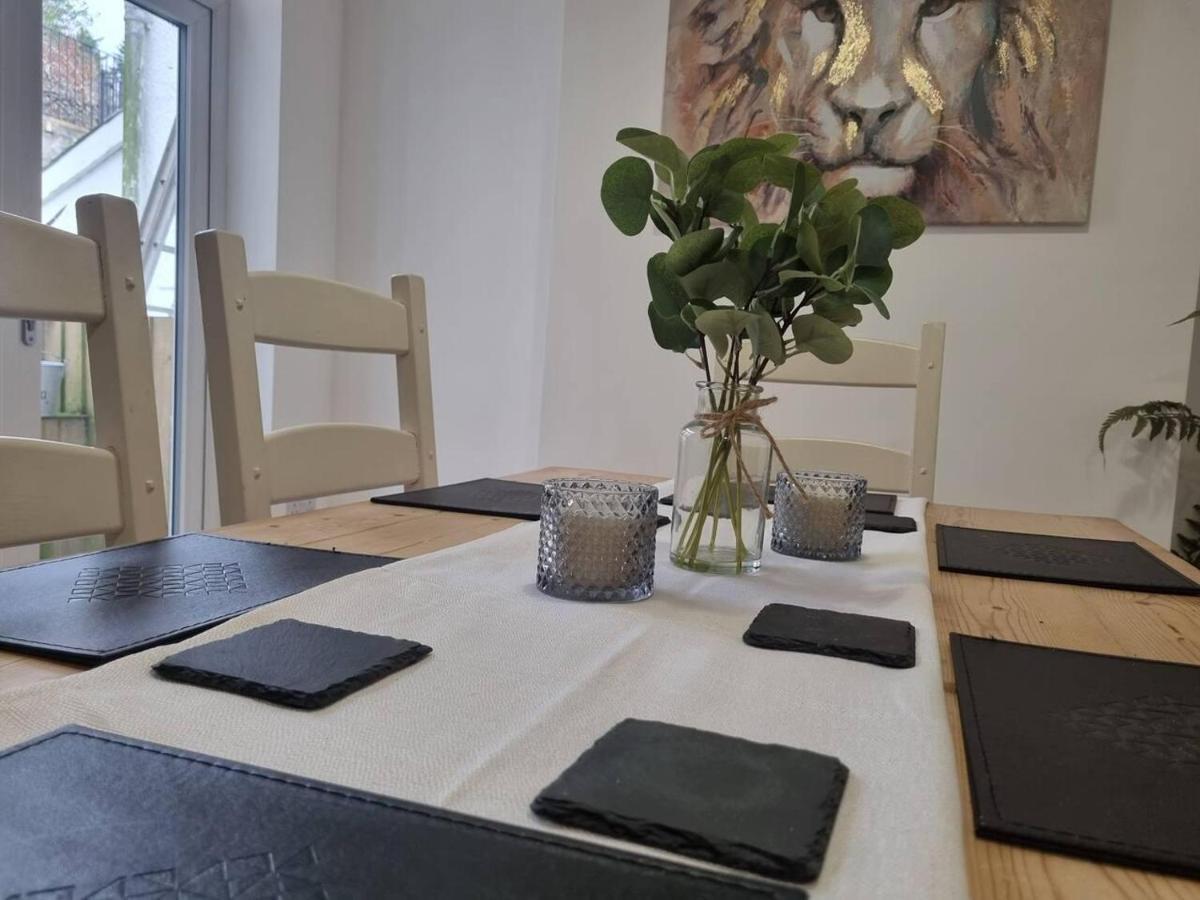 Modern 4-Bedroom Townhouse With Private Garden Abertillery Esterno foto