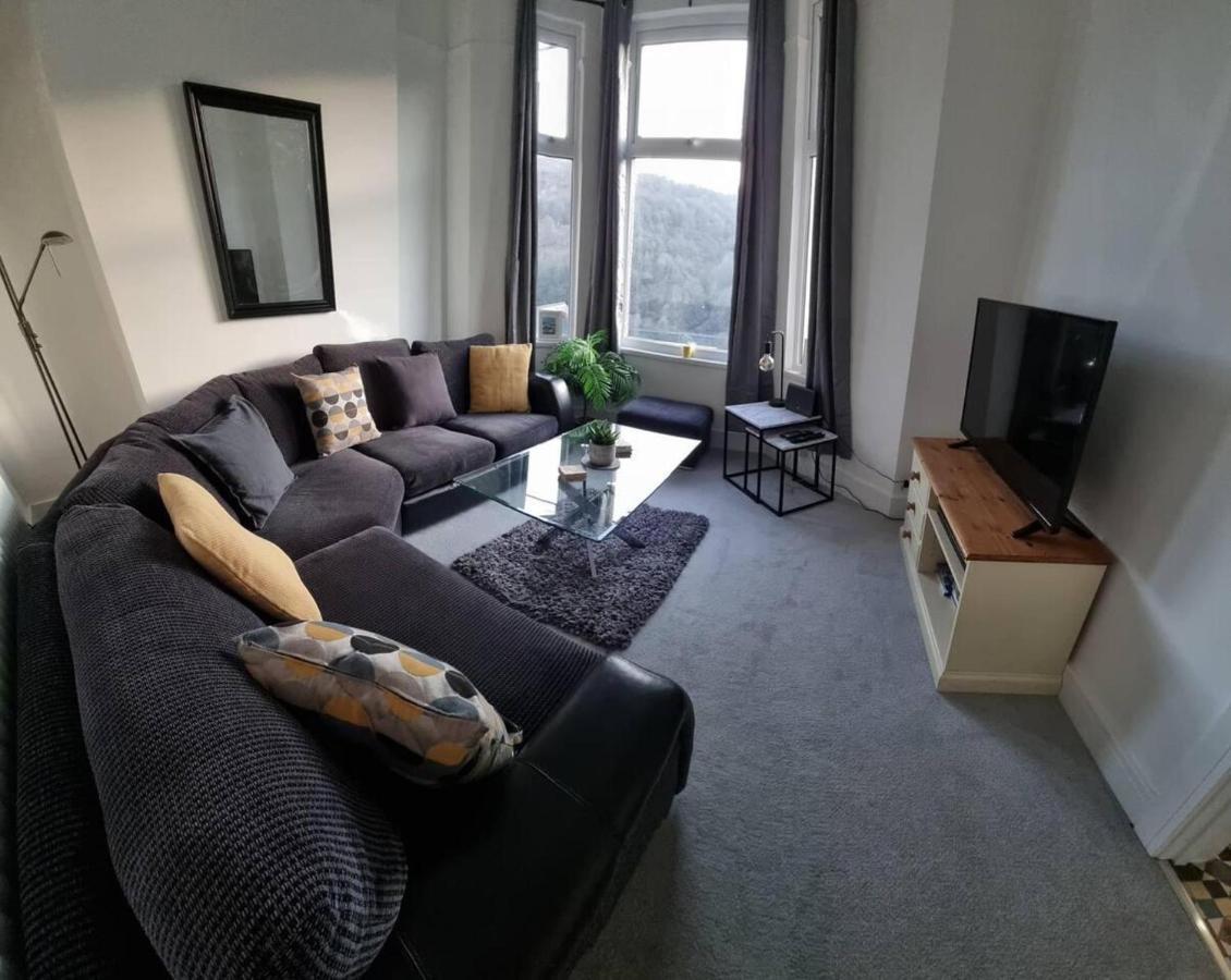 Modern 4-Bedroom Townhouse With Private Garden Abertillery Esterno foto