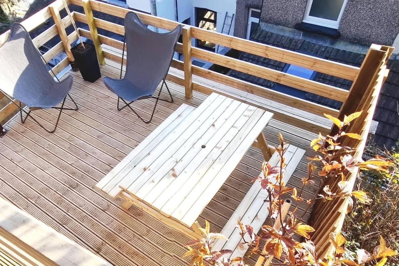 Modern 4-Bedroom Townhouse With Private Garden Abertillery Esterno foto